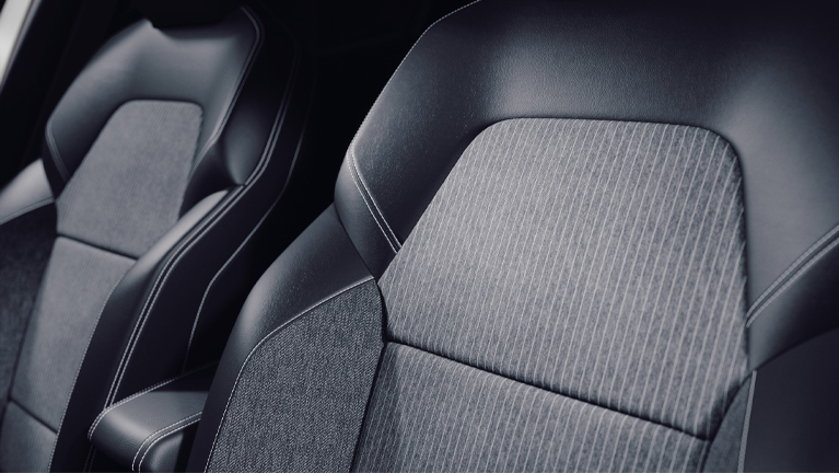 Detailaufnahme der Vordersitze im COLT Edition.